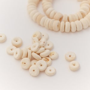 50 cuentas de coco sin blanquear en forma de disco, de 8 mm x 3 mm