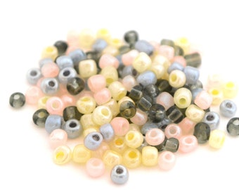 Perles rocaille 4 mm gris écru corail champagne en verre