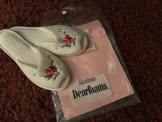 white dearfoam slippers