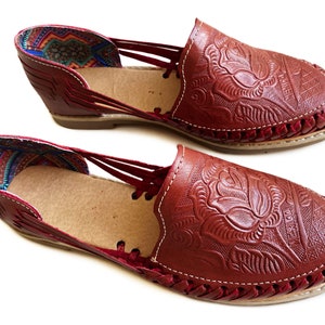 Huarache-Sandale für Damen, mexikanische Huaraches aus Leder, Nikte Vermilion Tooled Leather