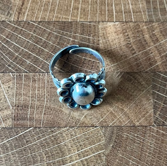 Chanel silver metal ring - Gem