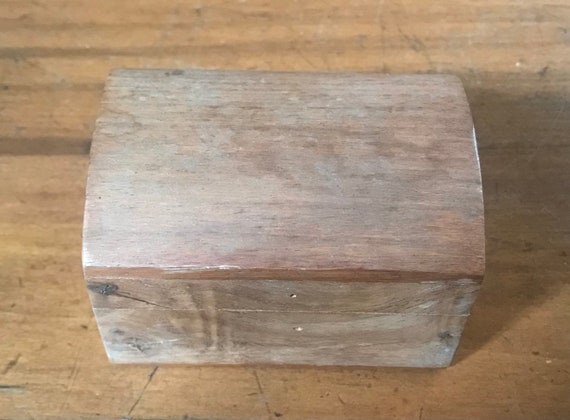 Vintage Rounded Top Wooden Trinket Box, Made in I… - image 2