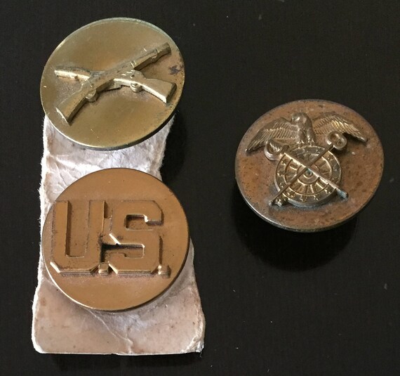 Group of Vintage Military and Military Related Pi… - image 8