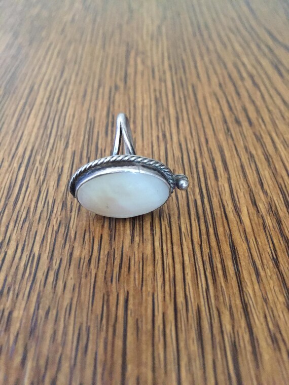 Mother of Pearl and Silver Native American Ring -… - image 3