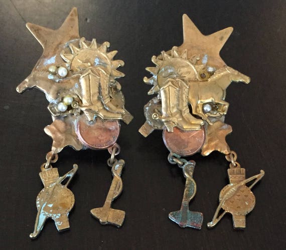 Whimsical Texas Themed Brooch and Earrings w/ Boo… - image 6