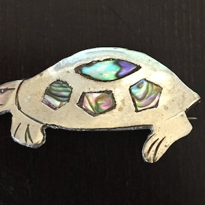 Pin de tartaruga de metal prateado Alpaca Abalone