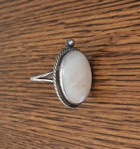 Mother of Pearl and Silver Native American Ring -… - image 1