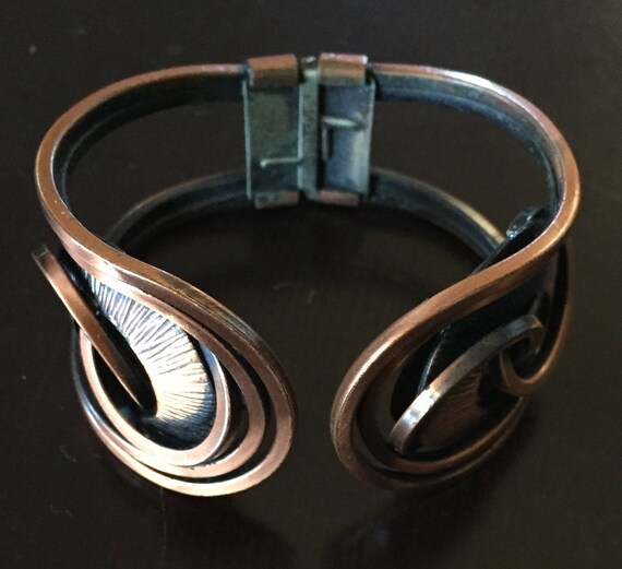 Vintage Copper Metal Cuff Spring Abstract Bracele… - image 6