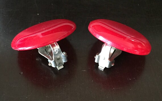 Red Catalin Bakelite Clip-On Earrings - Circa 195… - image 3