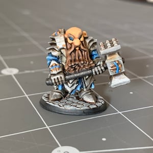 Dwarf Warrior / Fighter (44010 Dar Dwarf Pounder) - (Hand Painted for Mini Dungeons and Dragons, Pathfinder)