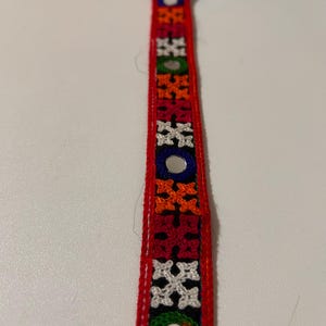 Broderie artisanale florale multicolore bohème vibrante | 0,75 pouce de coton | Fournitures ethniques de couture et d'artisanat | Vente par mètre