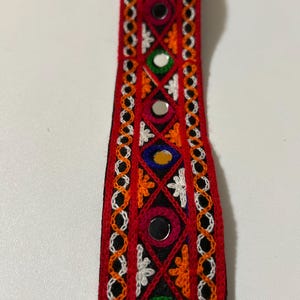 Espejo bohemio vibrante con flores bordadas a mano con ribete multicolor / Cinta bohemia de algodón de 1,75 pulgadas de ancho / Suministros de costura y manualidades étnicas