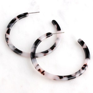 Ash Blonde Tortoise Shell Hoop Earring Findings, 1 Pair, Tortoise Earring Supply, Two Inch Hoops White Tortoiseshell Jewellery EAR028-50-AWT