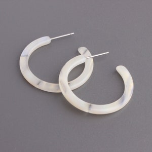 Cream Hoop Earring Findings, 1 Pair, Beige Hoop Earrings, Light Weight Hoops, Small Thin Hoops, White Bridesmaid Hoops, EAR048-30-W02