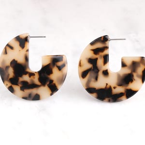 Blonde Tortoise Shell Hoop Earring Findings, 1 pair, Chunky Hoops Resin, Round Tortoiseshell Earrings Acetate Jewelry Supply, EAR012-43-BT