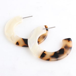 Blonde Tortoise Shell Hoop Earrings Parts, 1 Pair, Two Tone Earrings, Flat Hoop Earring Supply, White Hoops, Chunky Hoops, EAR047-39-2WBT