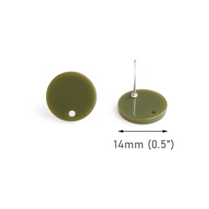 May include: A pair of green round stud earrings with a silver post. The earrings are 0.5 inches in diameter.