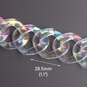 May include: A close-up of a iridescent clear plastic chain with a measurement of 28.5mm (1.1").