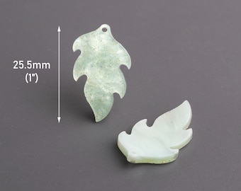 2 colgantes de hoja verde perla con purpurina dorada, 25,5 x 15 mm, forma curva, 1 agujero, gotas de plástico ligeras, flores primaverales, FW081-25-GN35