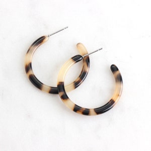 Blonde Tortoise Shell Hoops Earring Findings, 1 Pair, Small Round Hoops Tortoise Jewelry, Blonde Tortoiseshell Ear Hoops, EAR021-30-WT image 6