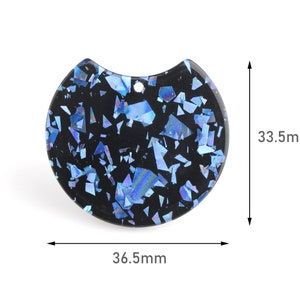 May include: A black resin half-circle pendant with a blue glitter finish. The pendant measures 36.5 mm wide and 33.5 mm high.
