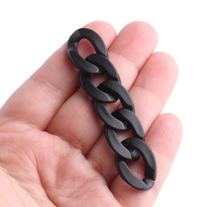 May include: A black chain link with a matte finish. The chain is made of a durable material and has a classic design.