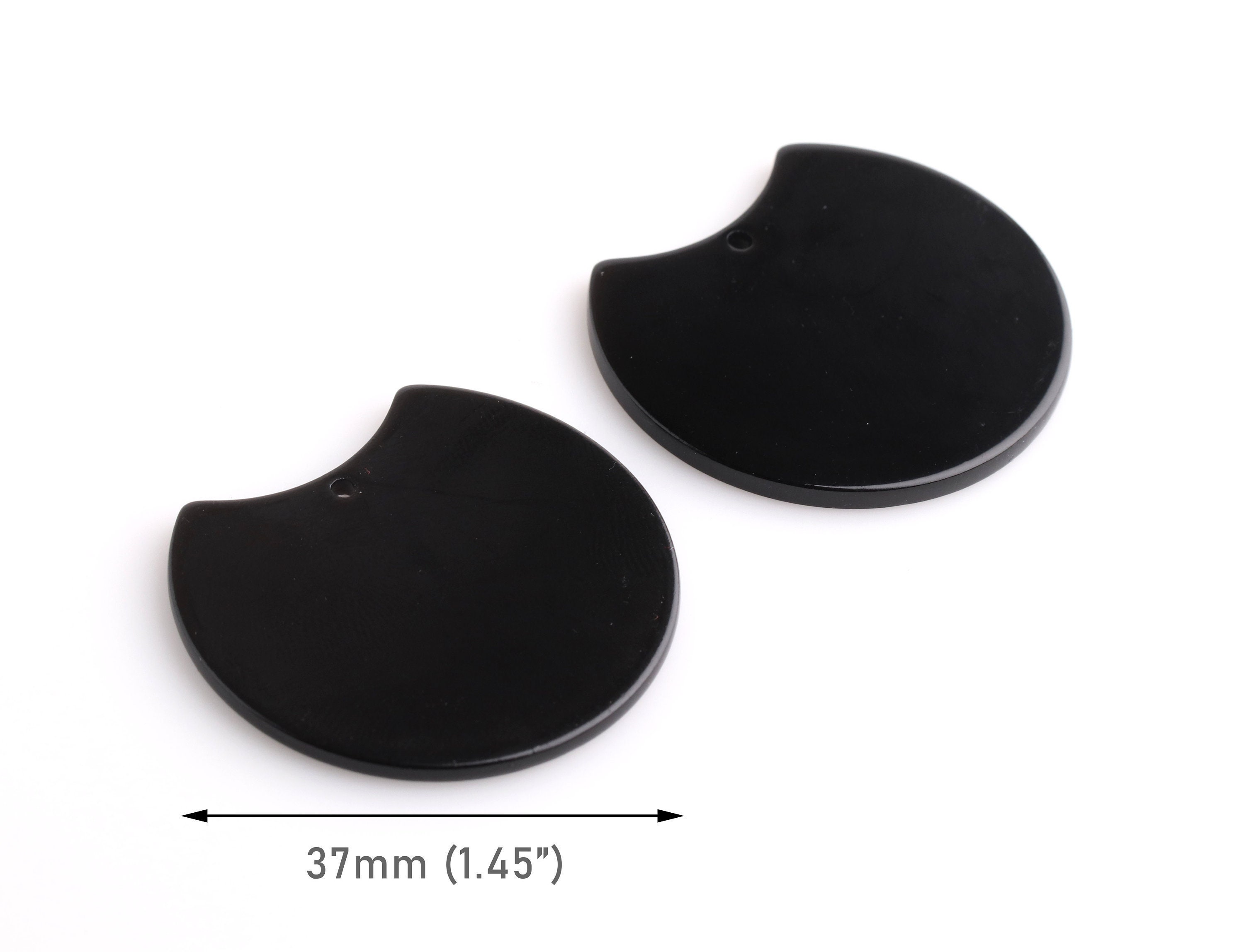 アクセサリー me0622 33350 2 Black Half Circle Beads, 37x33.5mm, Monogram Beads for