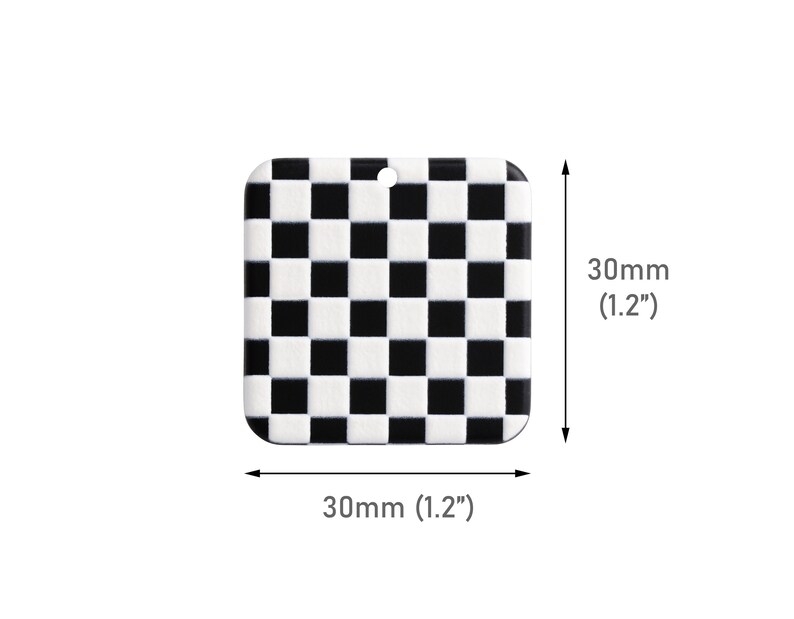 Puede incluir: Una baldosa cuadrada de color blanco y negro que mide 30 mm por 30 mm.