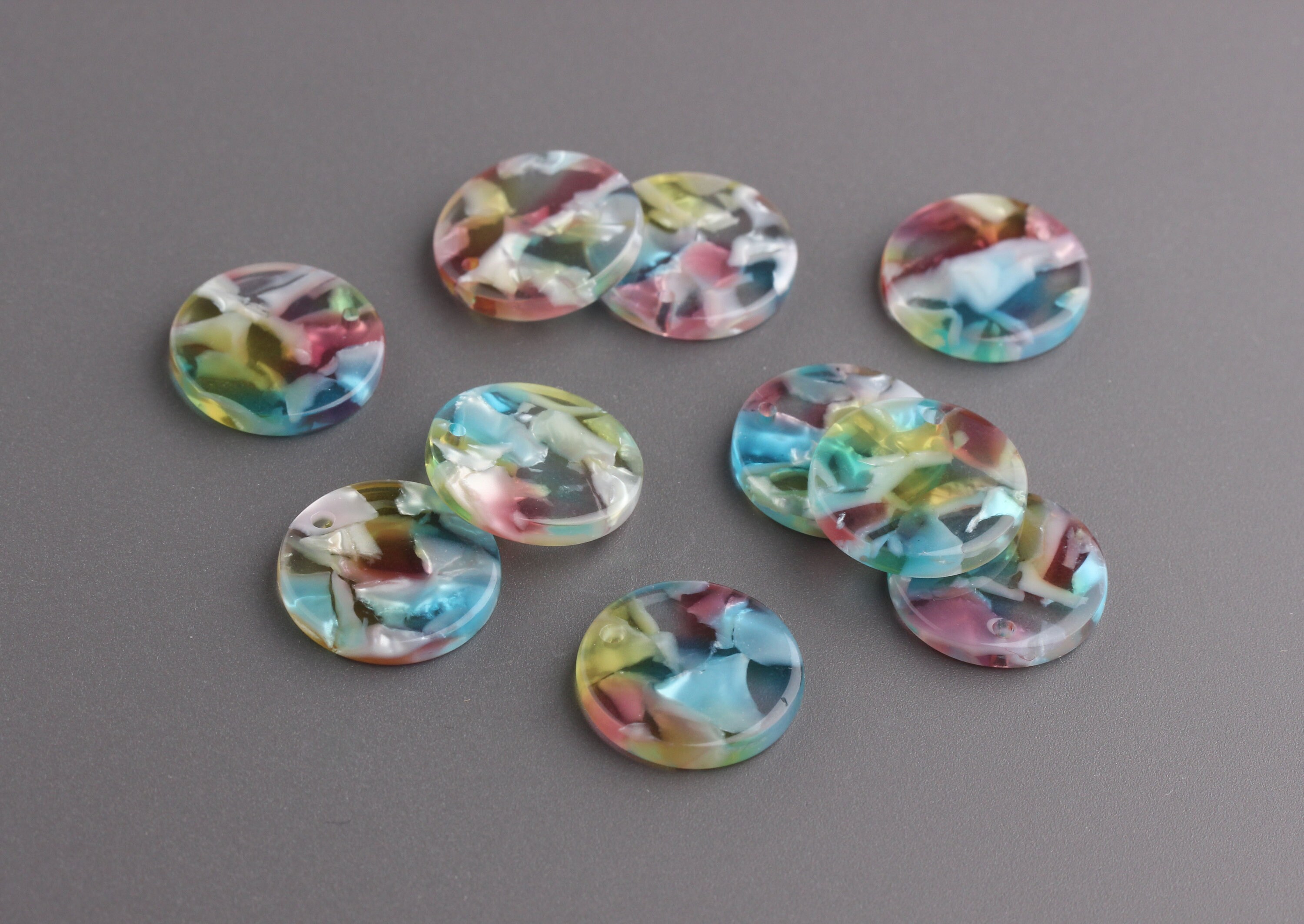 4 disques acryliques transparents avec bleu rouge vert, cercle en écaille  de tortue acrylique, disques plats épais, breloques en acétate transparent,  couleur mixte, CN144-15-MC04 -  France