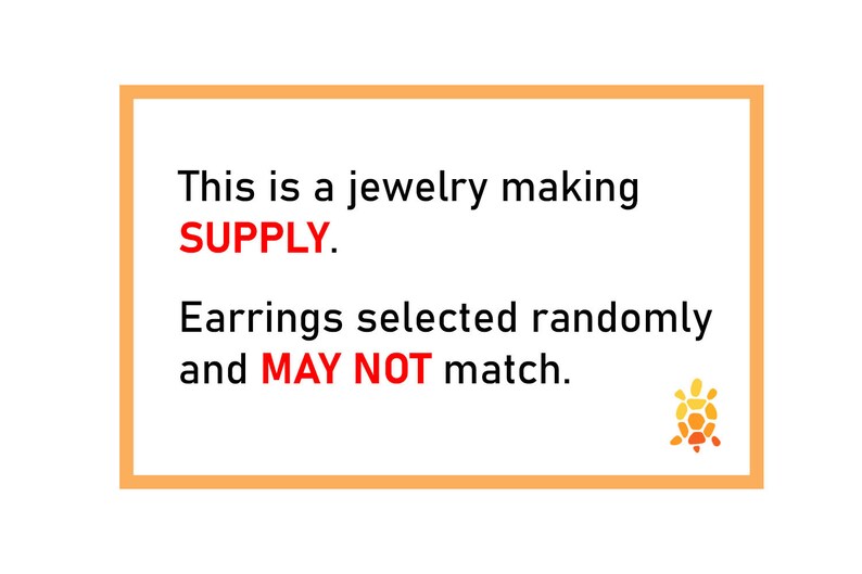 Op de afbeelding: Een tekstvak met een oranje rand, met de tekst "This is a jewelry making SUPPLY. Earrings selected randomly and MAY NOT match." Een klein oranje en geel schildpadpictogram bevindt zich in de rechterbenedenhoek van het vak.