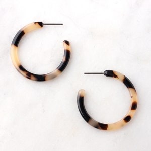 Blonde Tortoise Shell Hoops Earring Findings, 1 Pair, Small Round Hoops Tortoise Jewelry, Blonde Tortoiseshell Ear Hoops, EAR021-30-WT image 7