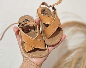 Sandalias huaraches de cuero hechas a mano: zapatos mexicanos para niños pequeños