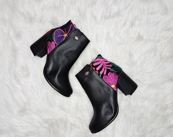 Mexicana embroidered boots//Women's mexican boots//embroidered leather boots//floral embroidered ankle boots