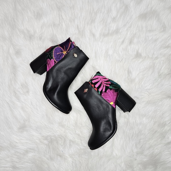 Mexicana embroidered boots//Women's mexican boots//embroidered leather boots//floral embroidered ankle boots