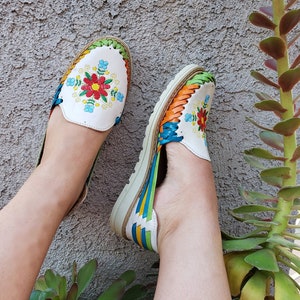 Mexican Huarache Sandals: Closed Toe Leather Shoes