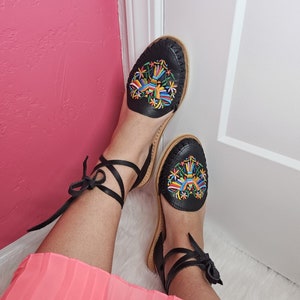 Corazon Otomi lace up|| Mexican huarache sandals||Huarache mexicano||Mexican sandal||Womens huarache||//Leather sandals||tenango embroidery