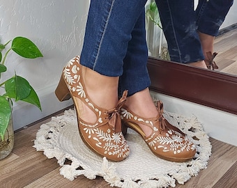 Embroidered Leather Huarache Sandals: Low Heel Mexican Stella Laces