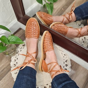 Caminos lace-up huarache sandal//Mexican sandal/Mexican huarache//Mexican lace up huarache//Huaraches mexicanos//Mexican shoes//