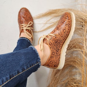 Sandalias huarache mexicanas tipo mocasín para mujer // Huarache mexicano // Sandalia mexicana // Sandalia huarache mexicana de punta cerrada // Piel repujada //