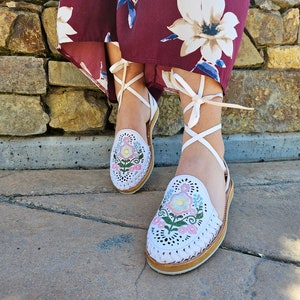 Orizaba Mexican huarache sandals//Huarache mexicano//Mexican sandal//Mexican huarache//Mexican shoes//Lace up sandal||embroidered sandal