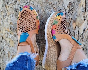 Sandalias de cuña Julieta Mexican Huarache: Sandalias de cuero con estampado floral, venta final.