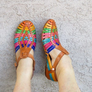 Fiesta de colores Mexican huarache sandals//Huarache mexicano//Mexican sandal//Mexican closed toe huarache sandal