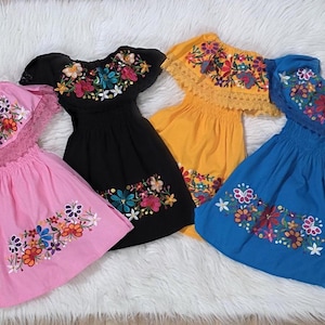 Off-Shoulder Mexikanisches Kleid für Kleine Mädchen: Florales besticktes Outfit
