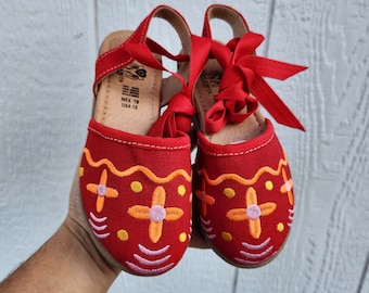 ドロレス風サンダル：刺繍入りエンカントシューズ - Etsy 日本