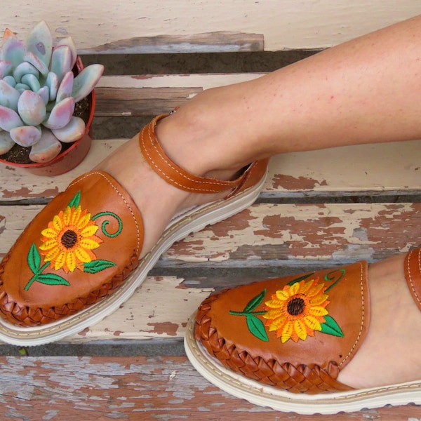 dsw huarache sandals