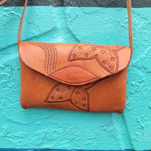 Mexican leather crossbody bag//Hand tooled purse//Hand stamped mexican bag//hippie purse/ bag//Mexican leather purse//