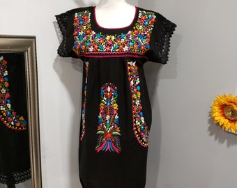 Vestido bordado de Puebla//Vestido Cinco de mayo/Vestido mexicano/Vestido de Fiesta Mexicana/Vestido artesanal mexicano//Vestido de mujer