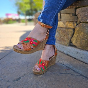 Mandys brown//Mexican huarache//Mexican wedge sandal//Mexican heels//Huarache mexicano//Mexican sandal//Open toe wedges//wide feet friendly
