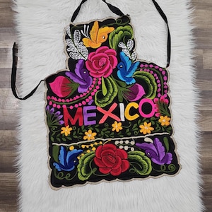 Mexican apron|| Floral apron|| Embroidered apron|| Gift for mom||Apron with pockets
