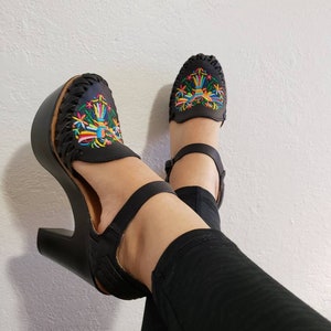 Otomi embroidered Mexican wedges/Mexican huarache//Mexican wedge sandal//Mexican heels//Huarache mexicano//Mexican sandal